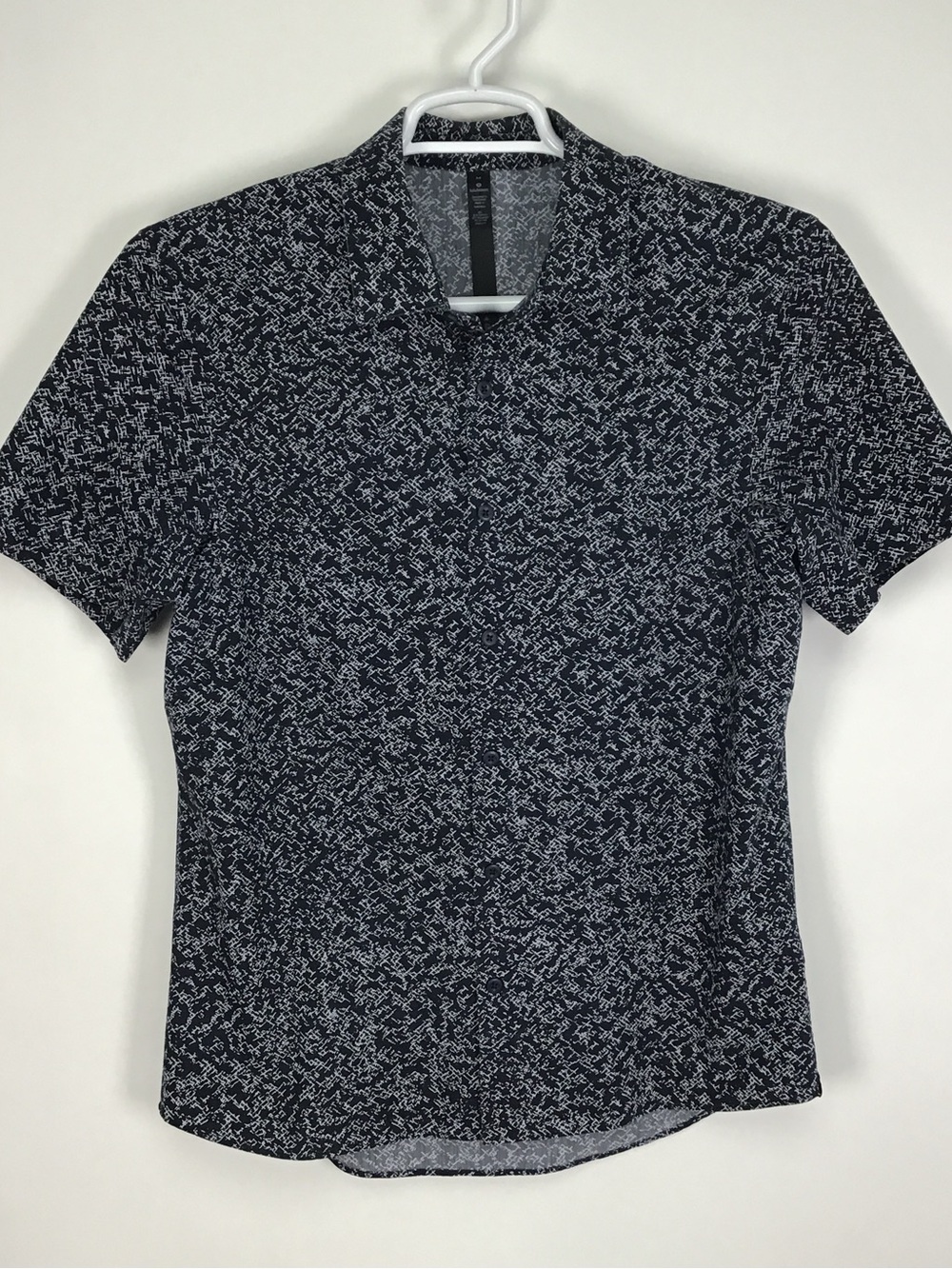 Lululemon men’s Down To The Wire Slim Fit short sleeve shirt medium